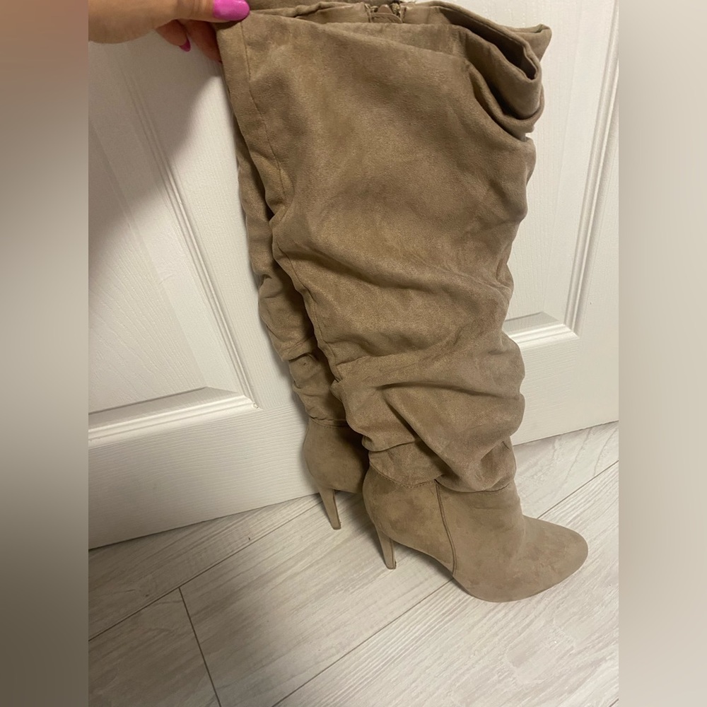 Suede boots